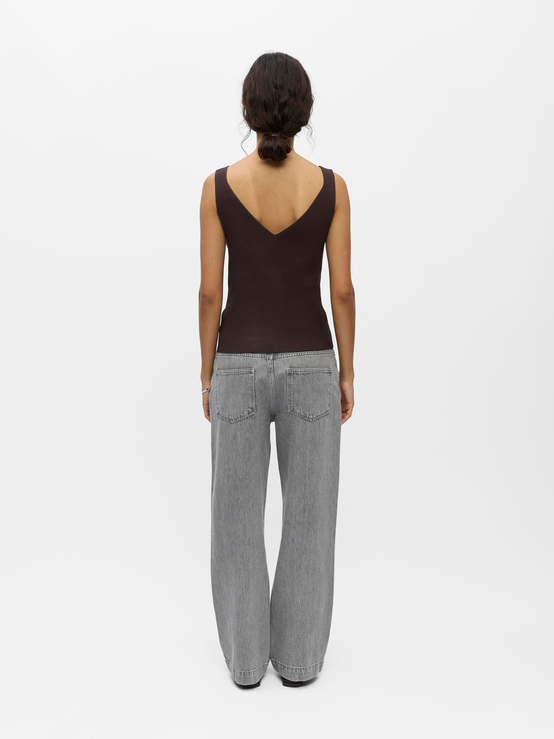model_shot-back
